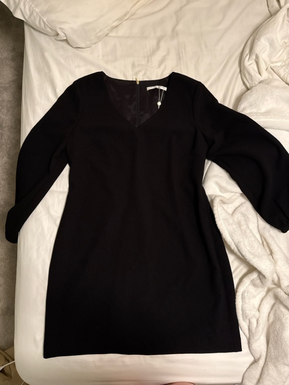 Trina Turk Black V-Neck Long Sleeve Shift Dress